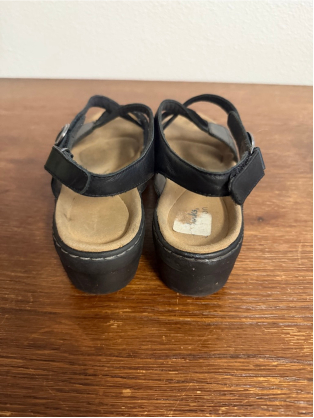 Clarks Black Leather Comfort Wedge Sandals Womens Size 11 Adjustable Slingback - Picture 6 of 9
